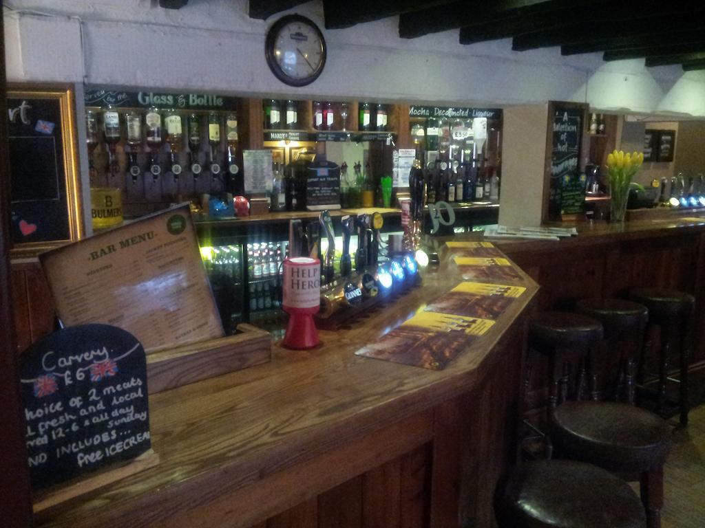 The Bull Hotel Downton Kültér fotó